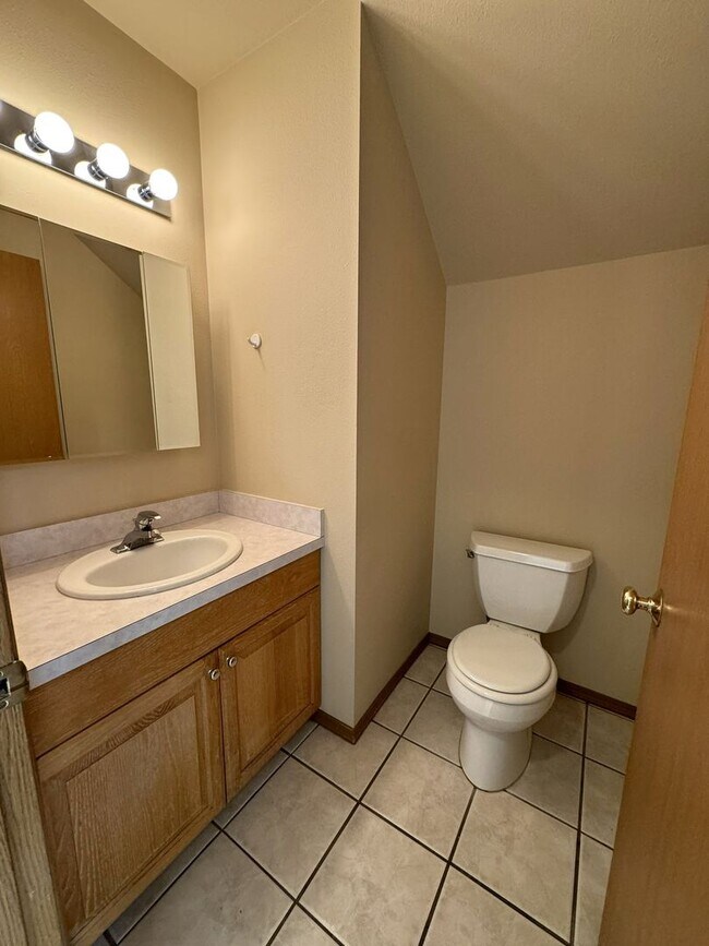 Building Photo - BONUS RENT SPECIAL! Backyard Oasis: 3 Bedroom 2 Bath House Available!