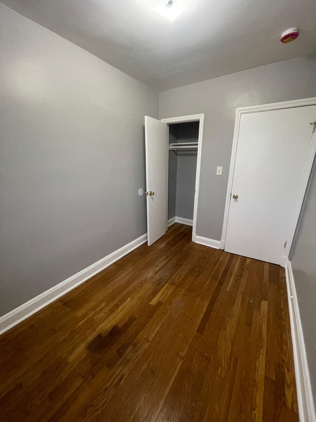 Building Photo - 4919 Schaub Ave