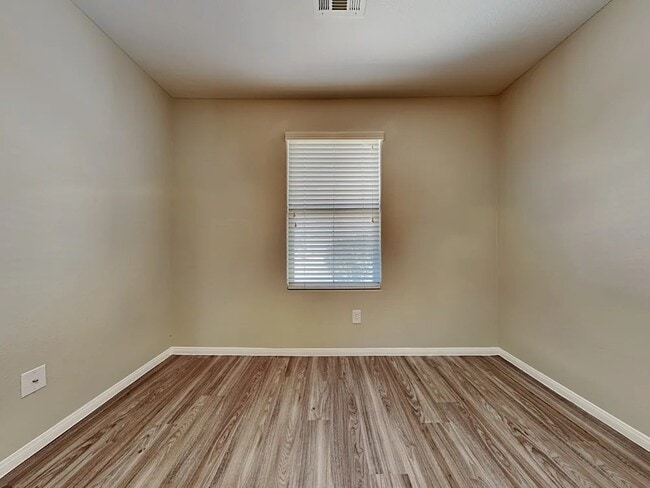 Building Photo - 10753 Bayview House Ave