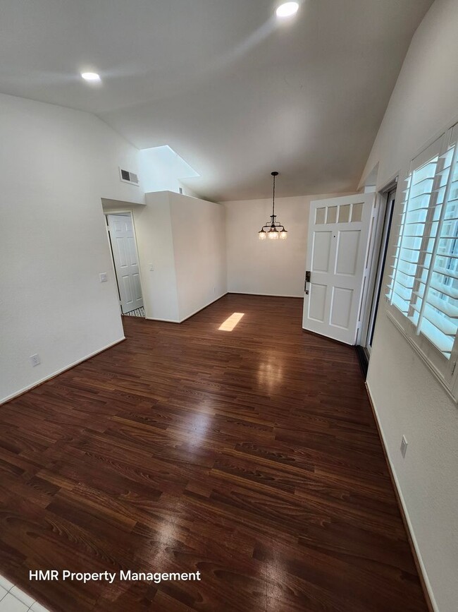 Building Photo - 2bed/2bath Condo near Victoria Gardens!