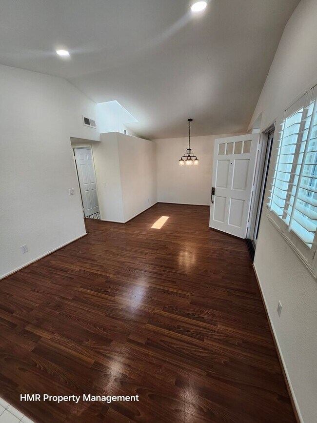 Building Photo - Coming Soon: 2beds/2bath Condo near Victoria Gardens!