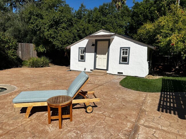 Building Photo - 2172 La Salle Dr