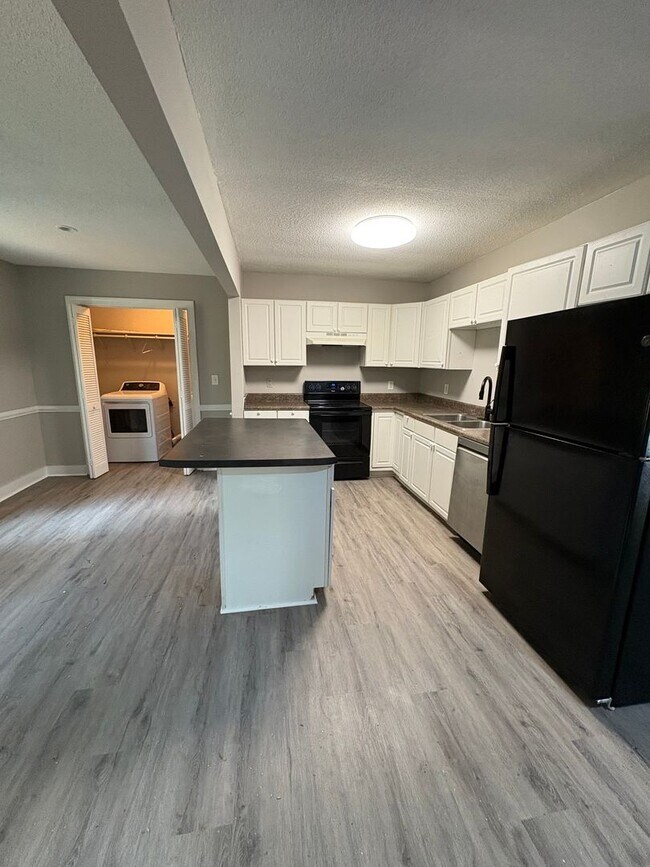 Building Photo - Lovely 3 Bedroom 2 Bath Home in Spartanburg