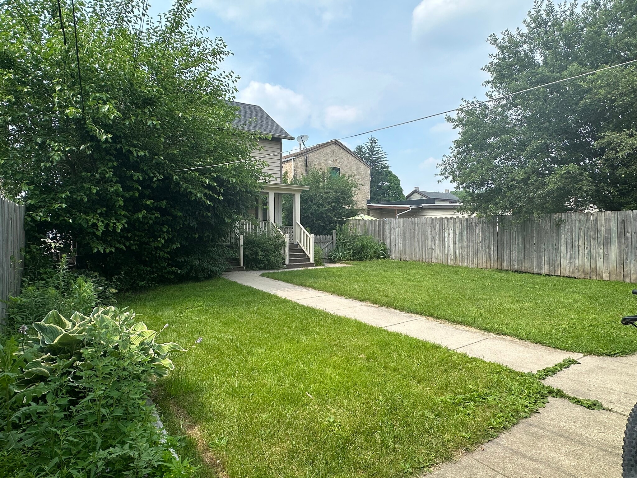 Yard - 275 E Green Bay Ave