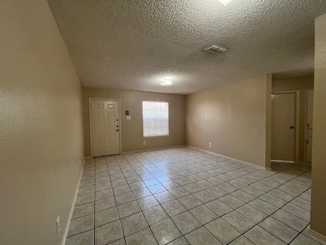 Building Photo - 1502 E San Pedro St