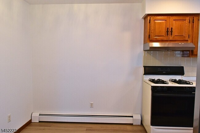 Building Photo - 28 Elmhurst St