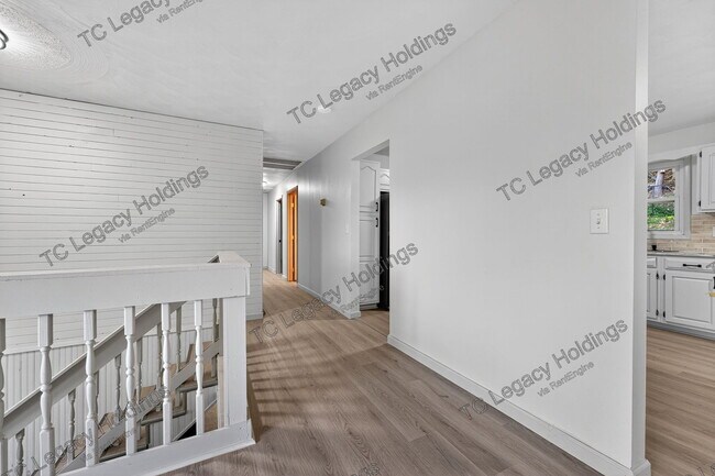 Building Photo - 320 Diamond Ave