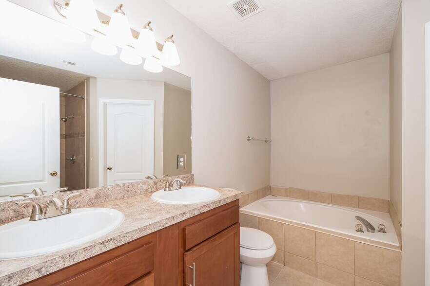 Building Photo - 11533 Twin Oaks Trail