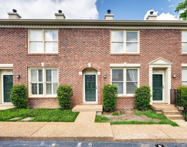 Building Photo - Awesome 2BE/2.5BA condo in Green Hills!