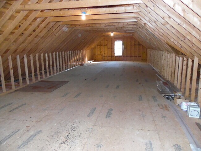 Building Photo - Fabulous Fonville Find!