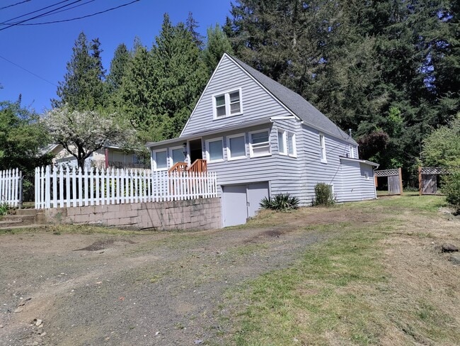 Building Photo - 1776 SE Stewart St