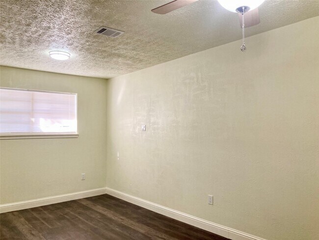 Building Photo - 10124 Homestead Rd