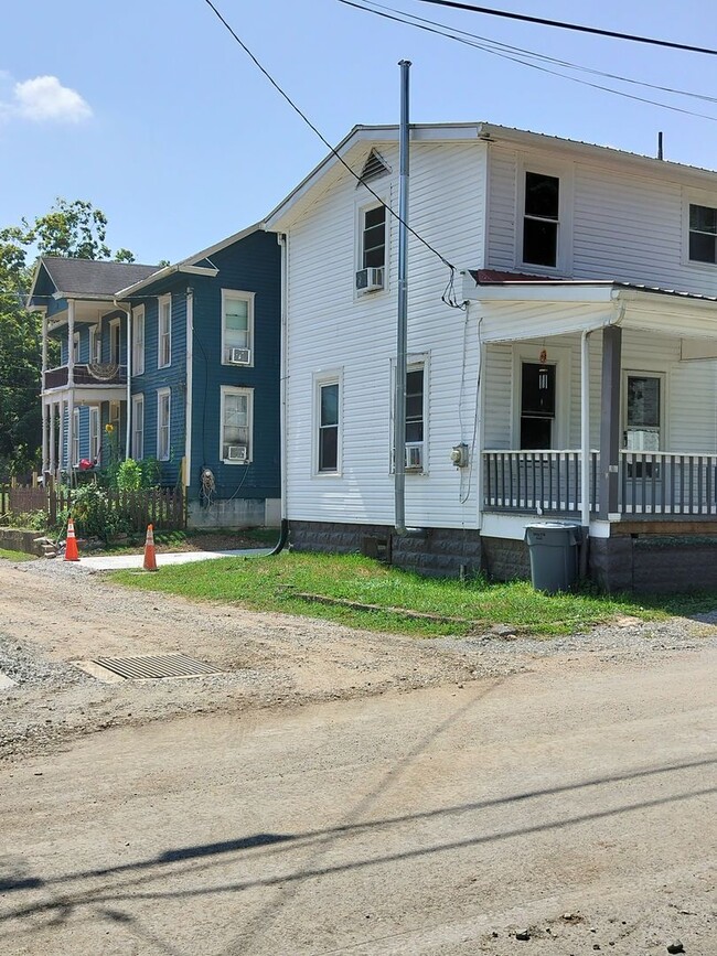 Building Photo - 211 Howard St
