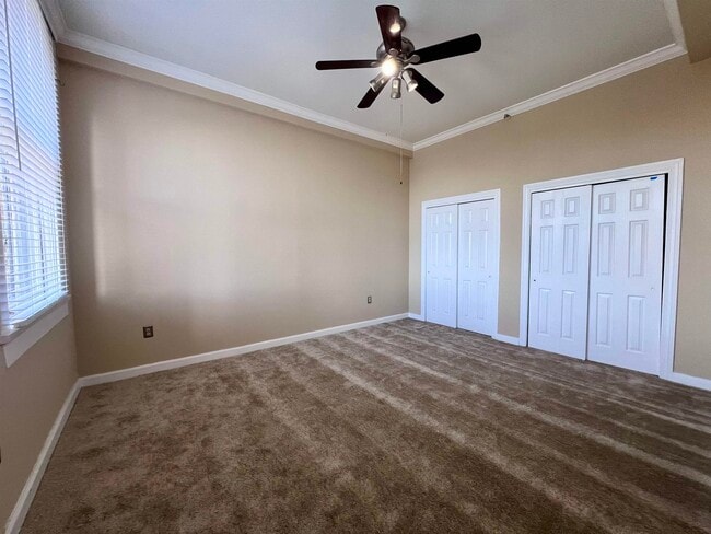 Building Photo - 10 N Main St