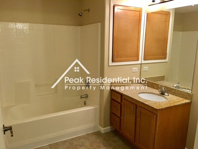 Building Photo - Spacious 2bd/2ba North Natomas Condo