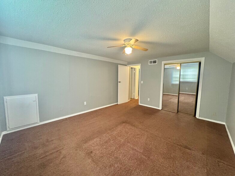 Building Photo - 3029 SW 62nd St