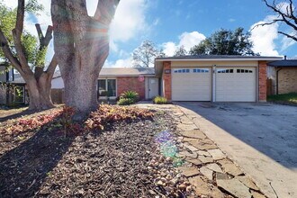 Building Photo - 3-Bed Home with Fireplace & Large Patio in Live Oak