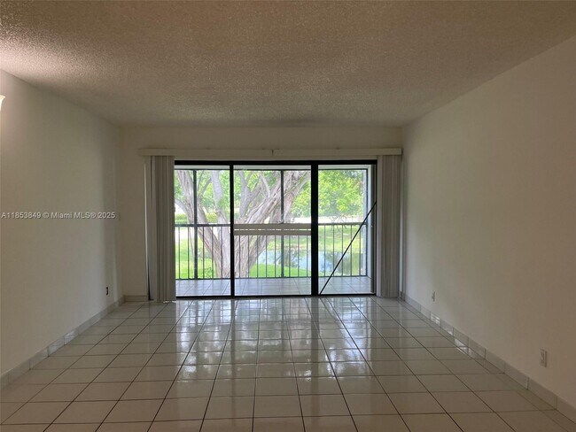 Building Photo - 200 Lakeview Dr