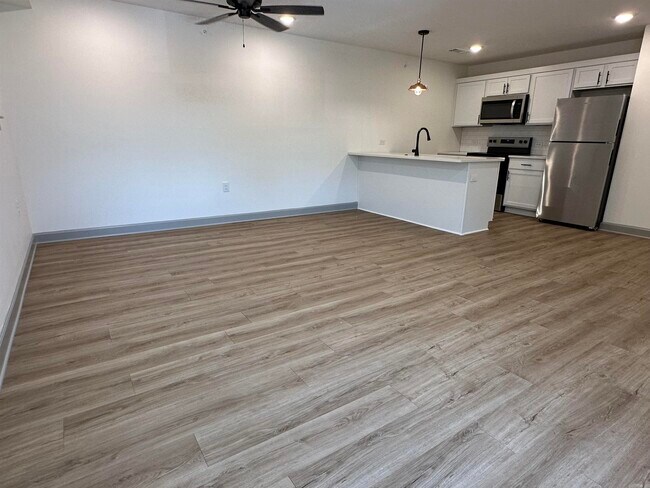 Building Photo - 501-Apt9 E 21st St
