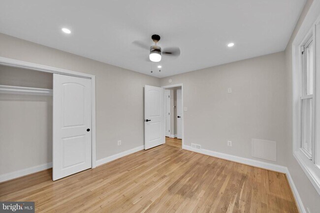 Building Photo - 119 Victor St NE