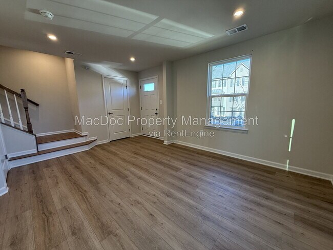 Building Photo - 1100 Rampart Dr