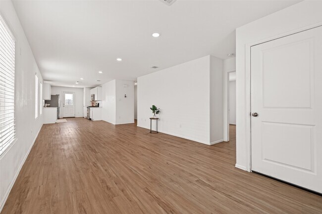 Building Photo - 7642 Terania Mdw Ln