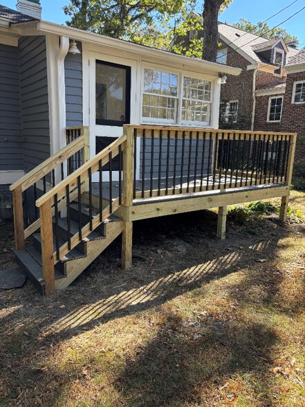 Building Photo - 809 Simpson St