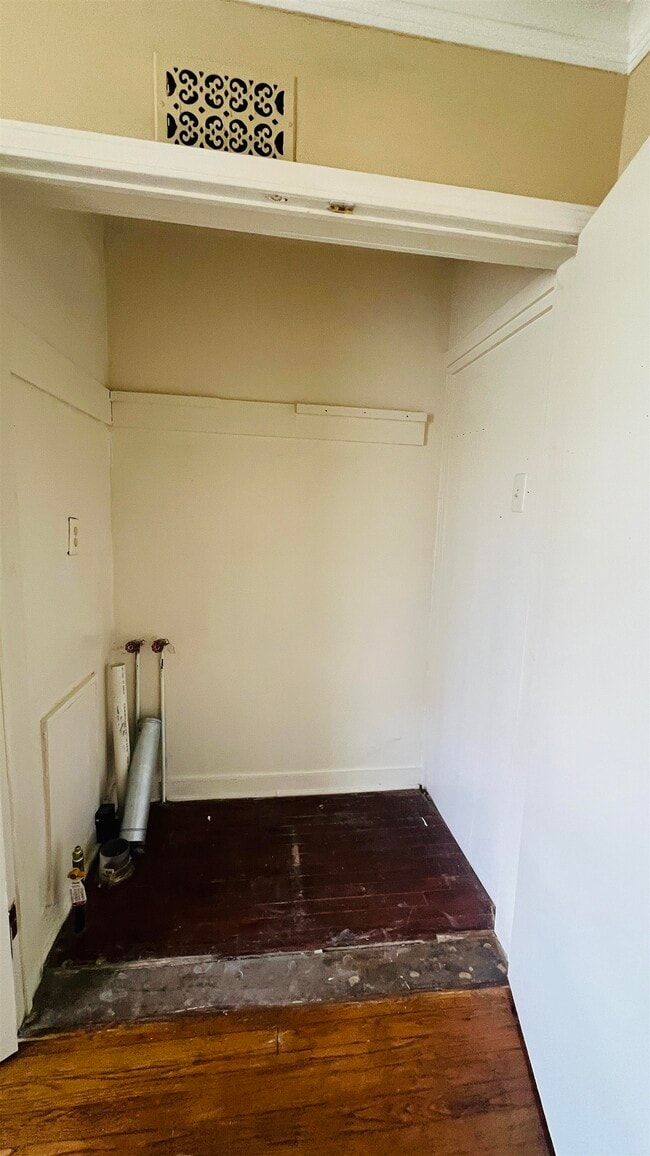 Building Photo - 4868 Southern Ave