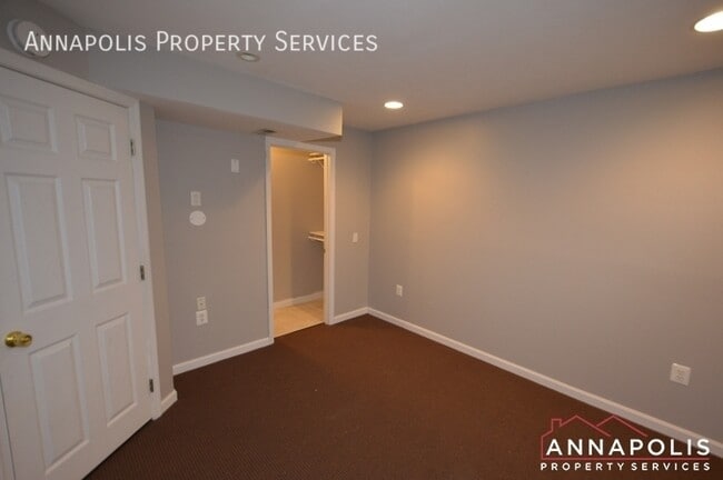 Building Photo - 546 Francis Nicholson Way