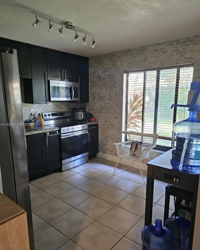 Building Photo - 7509 SW 26th Ct