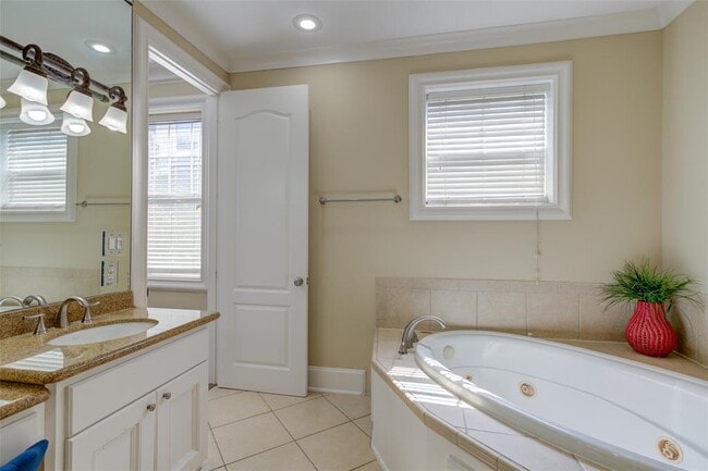 Building Photo - 105 Detering St