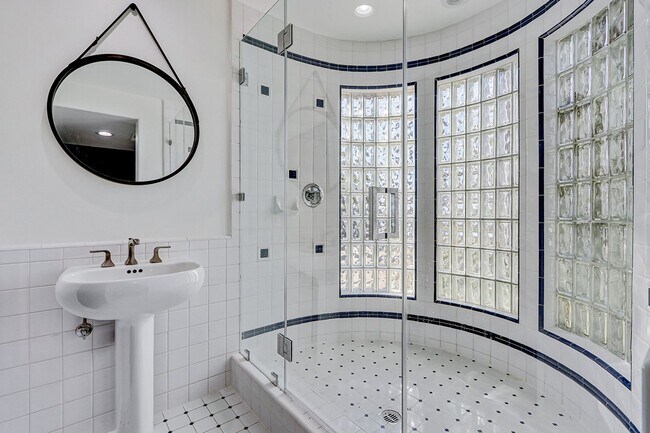 Building Photo - Beautifully Remodeled, 4BR4.5BA Hill Section Home w/ Amazing Panoramic Ocean Views, 3 Decks, Atri...