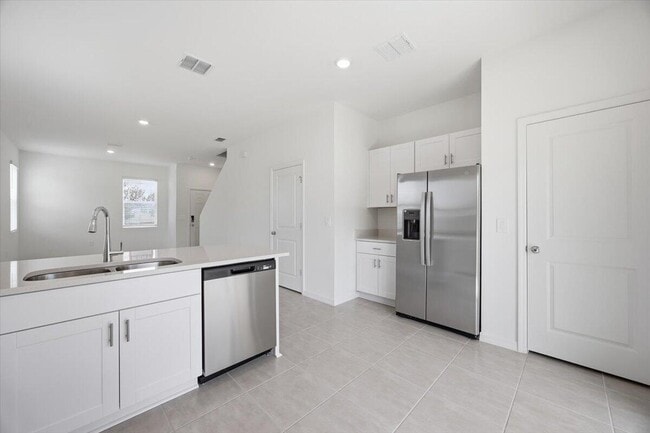 Building Photo - 2907 Skyline Lp