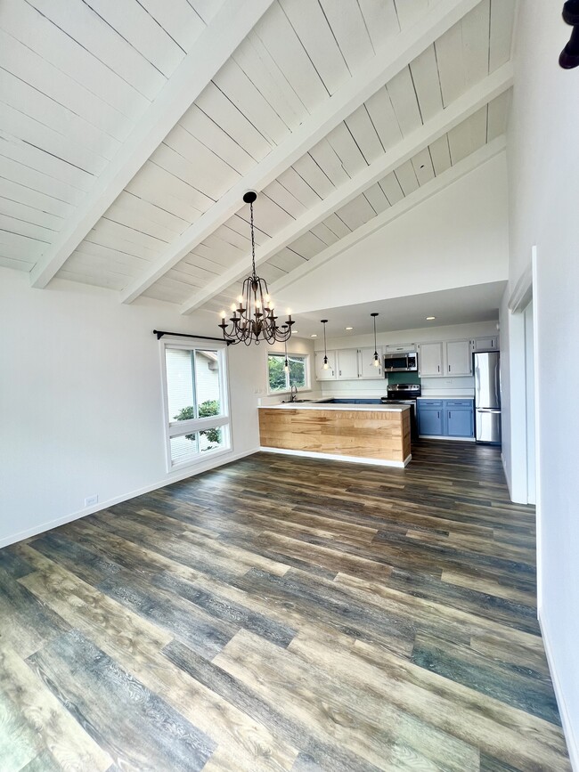Building Photo - 956 Kaluanui Rd