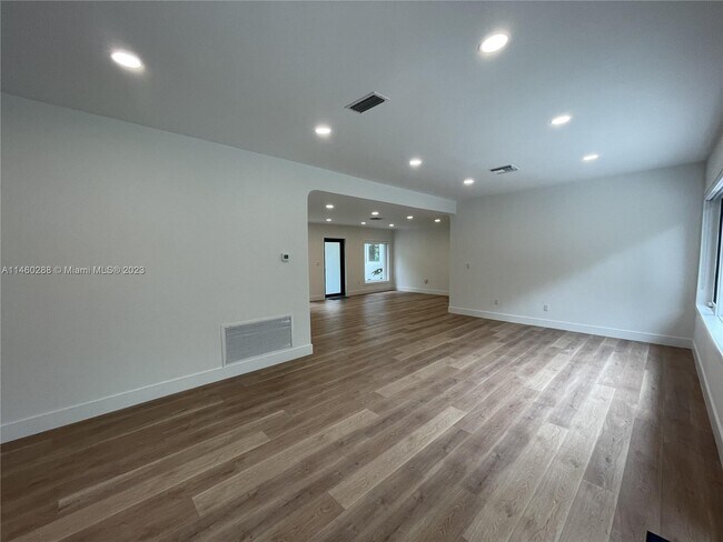 Building Photo - 936 S Alhambra Cir