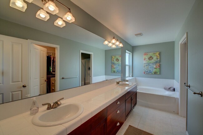 Building Photo - 4Bd/2.5Ba Issaquah House