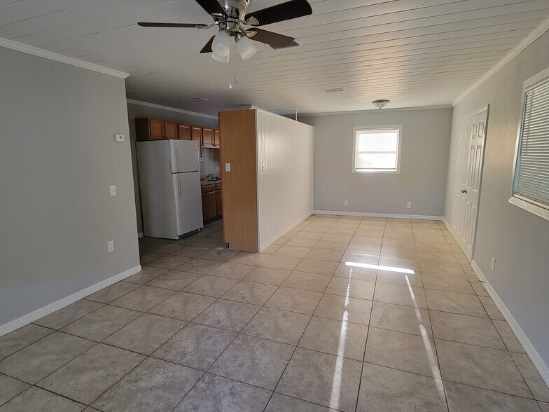 Building Photo - 4896 35th Ave