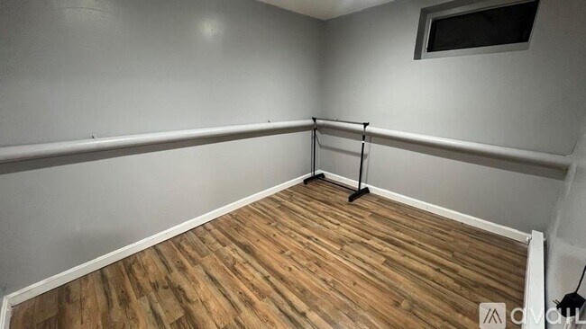 Building Photo - 42 De Soto St