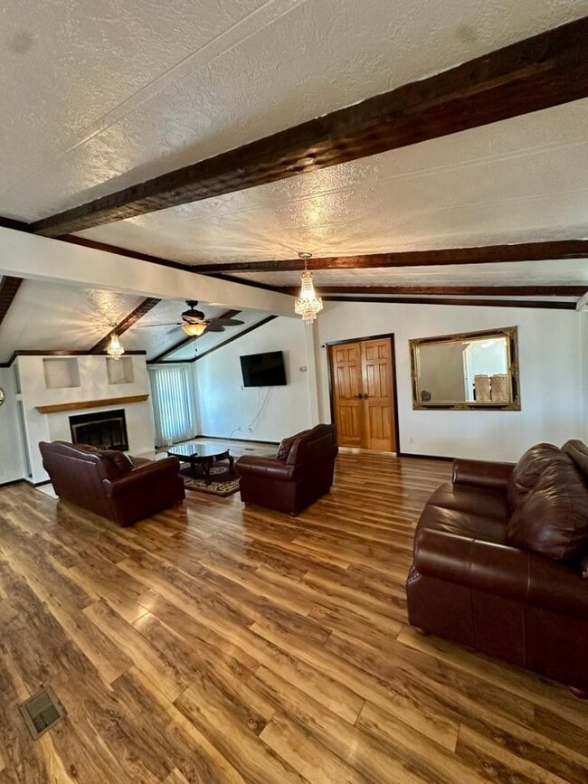 Building Photo - 944 Lucinda Dr