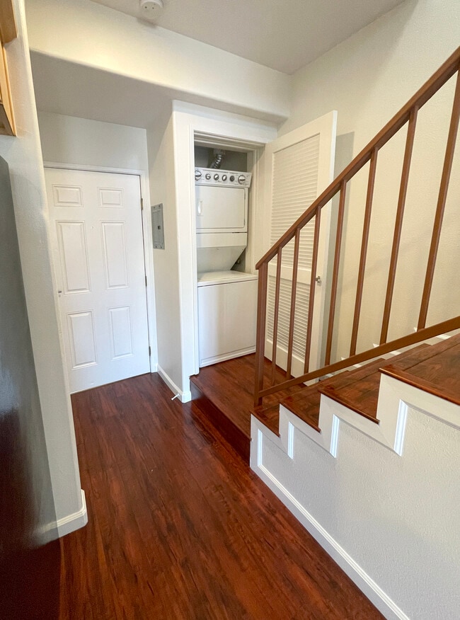 Washer/Dryer - 5330 Satsuma Ave