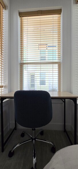 Desk with Natural light - 4212 Margarita St