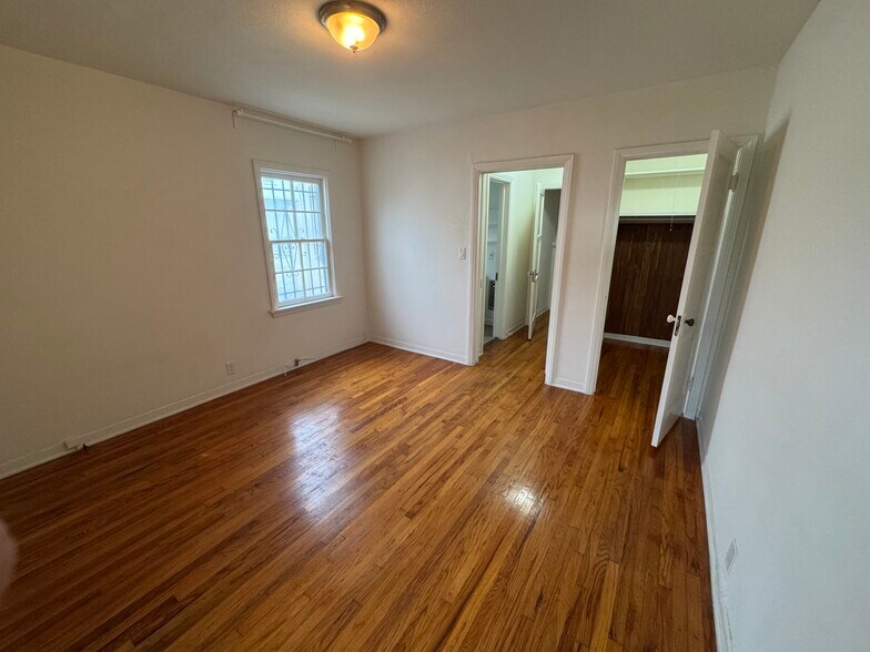 Building Photo - 5767 San Vicente Blvd