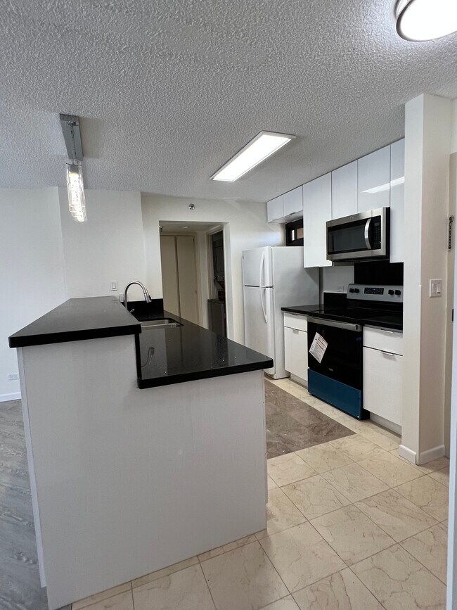 Building Photo - 5070 Likini St