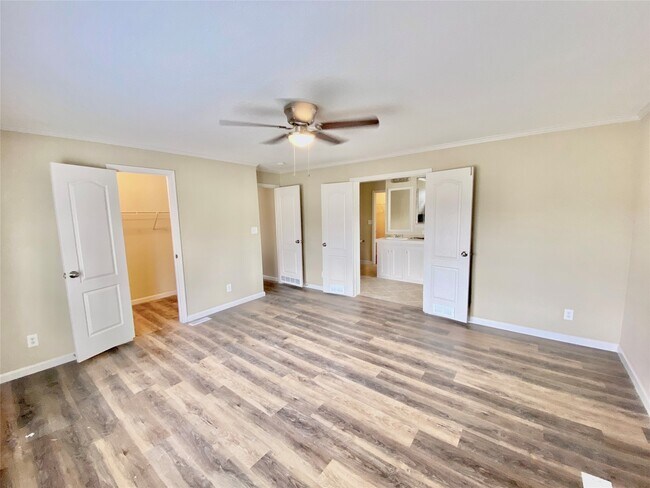 Building Photo - 11720 W Small Oaks Ln