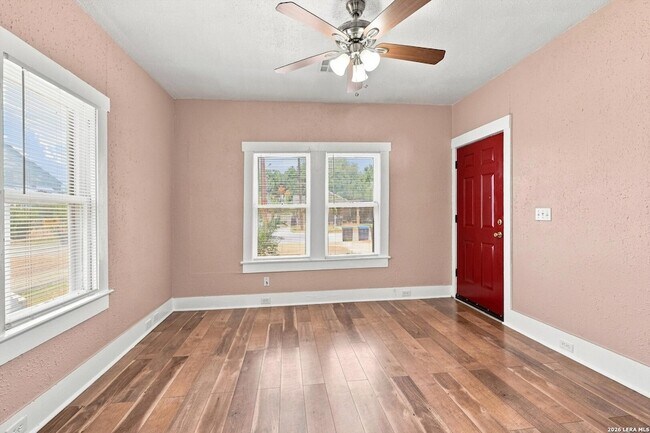 Building Photo - 506 E Whittier St