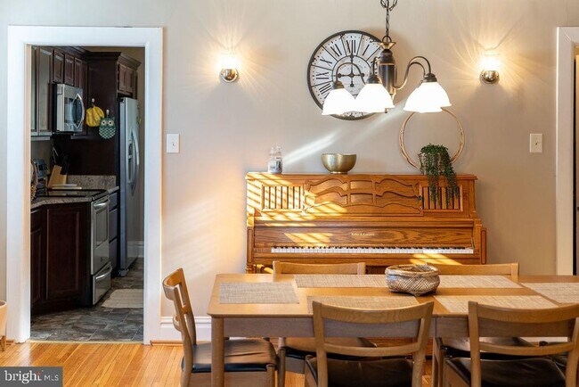 Building Photo - 313 Frederick St