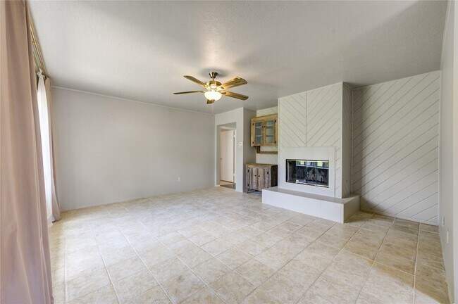 Building Photo - 16019 Fathom Ln