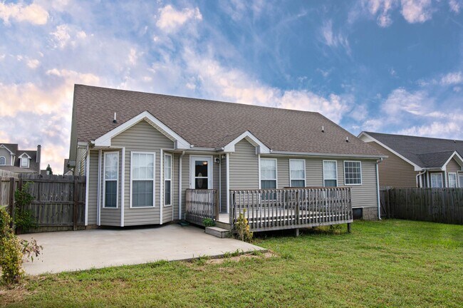 Building Photo - Pet Friendly Ranch!