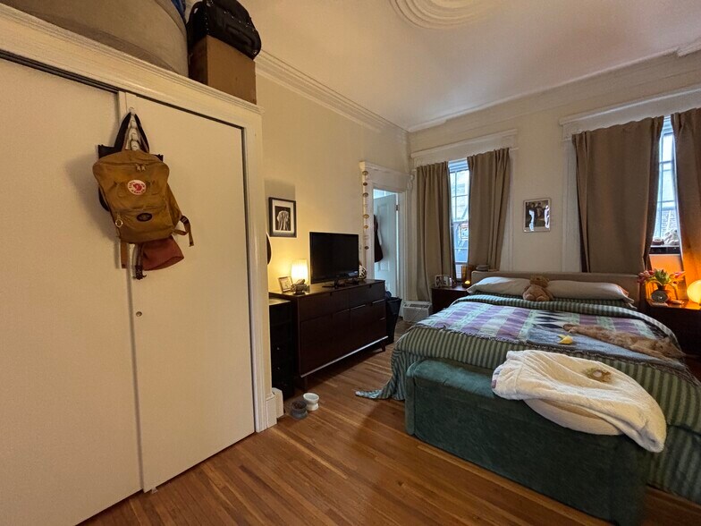 Building Photo - 69 Charles St