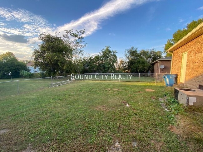 Building Photo - 3533 Albee Dr